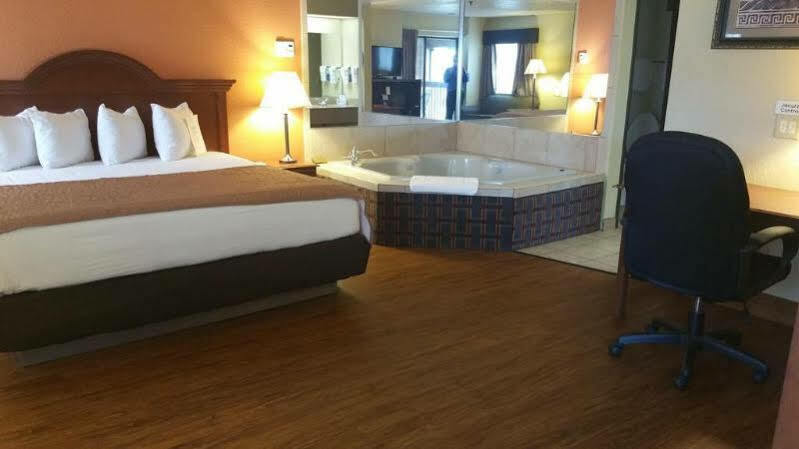 Baymont By Wyndham Motel Tupelo